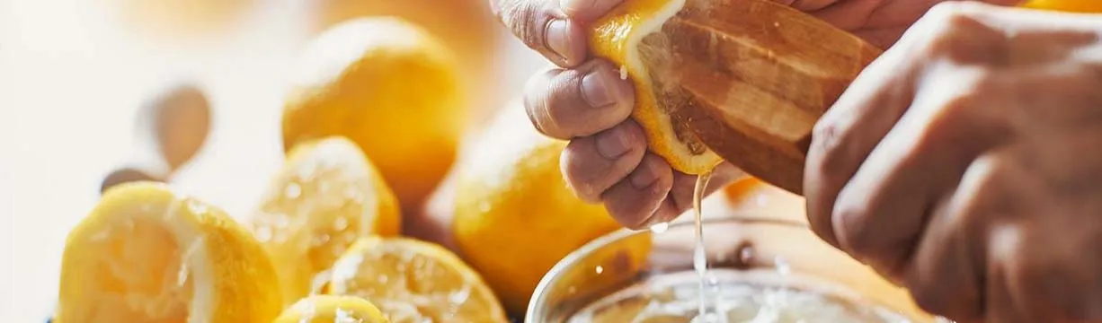 Squeezing juice banner